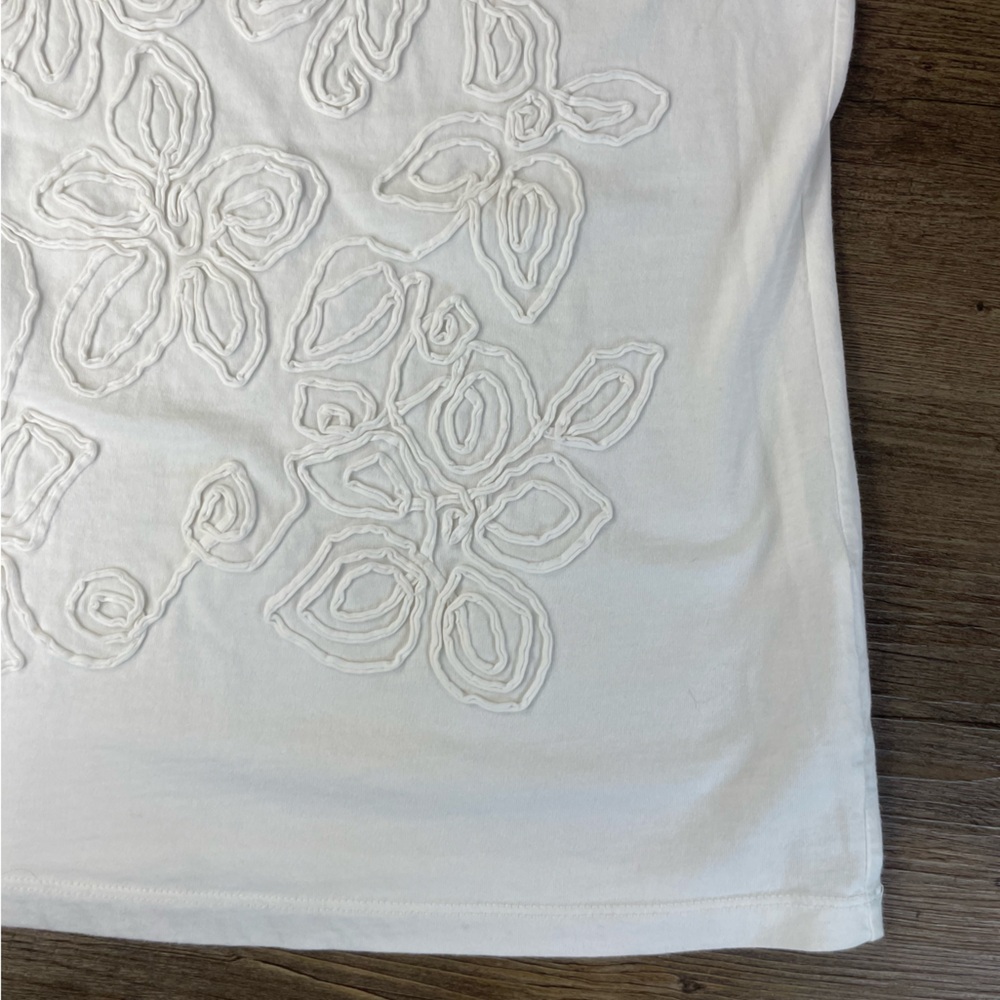 Jones New York Women’s White Floral Rosette Tank Top, size Medium - Picture 4 of 8